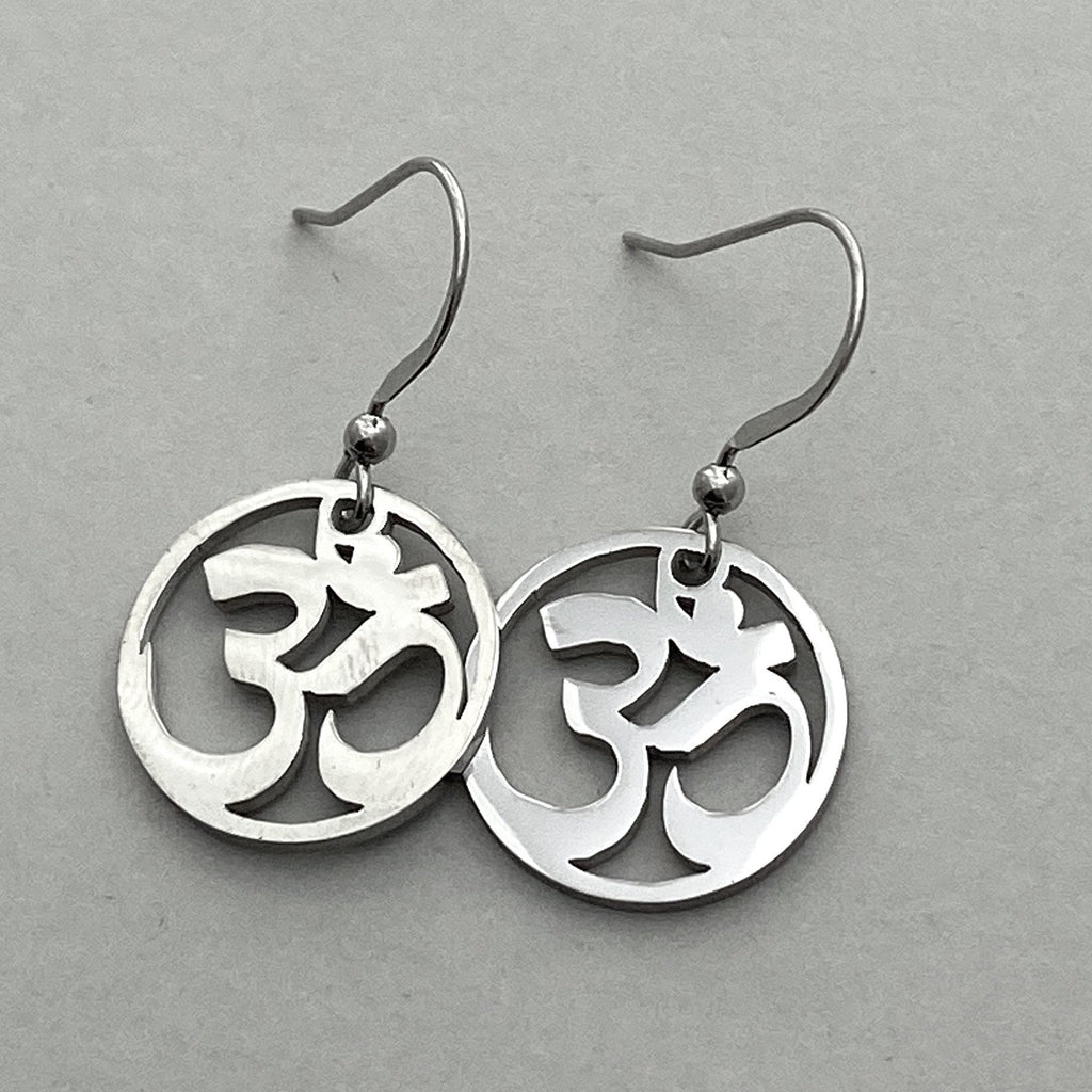 Om Silver Earrings - Studs in Pune at best price by Chinmaya Upahar -  Justdial