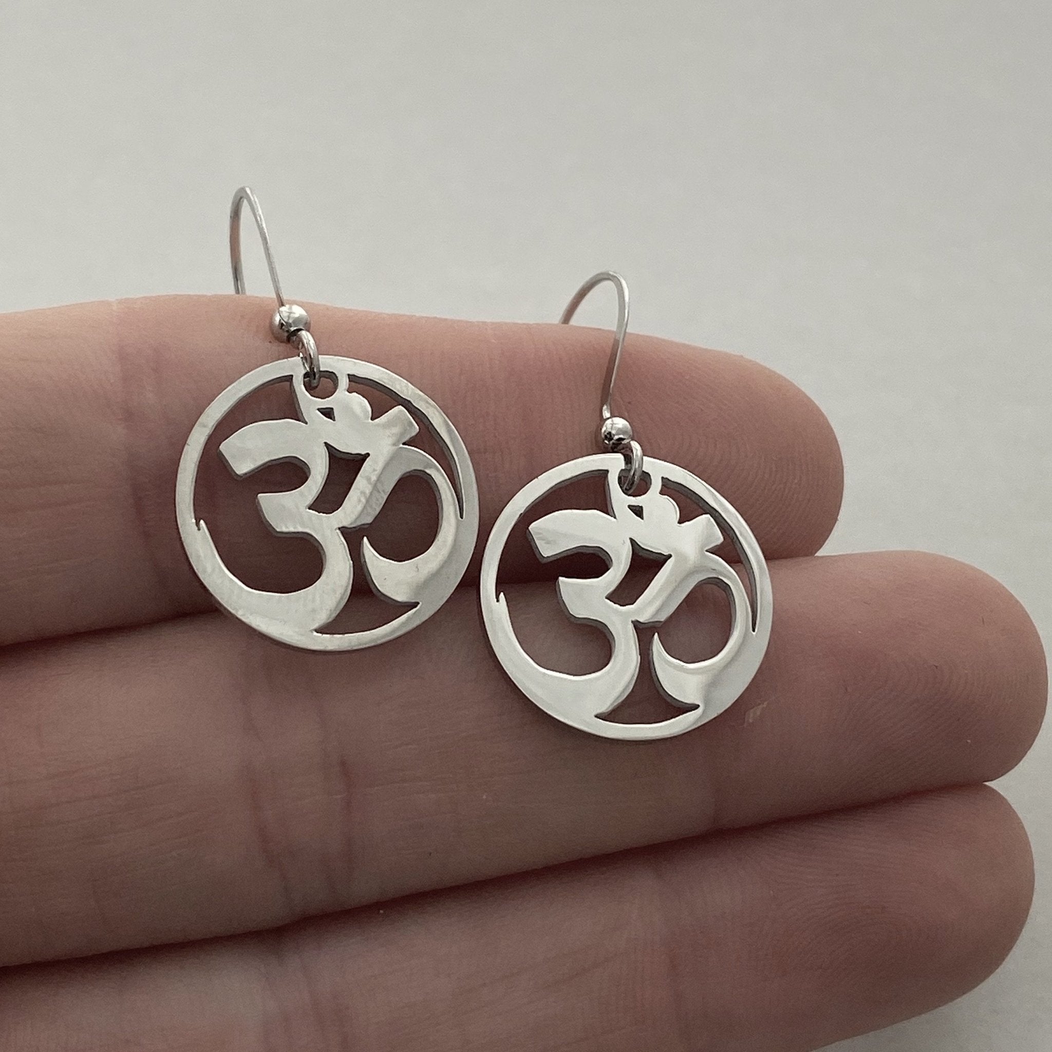 Buy morir Silver Plated Brass Om Symbol Pendant with Chain (Men and Women)  Online at Best Prices in India - JioMart.